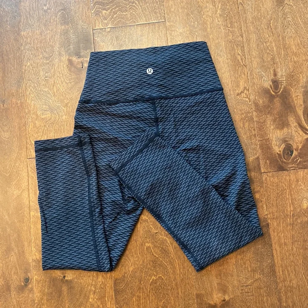 Lululemon High Rise Cropped Leggings - Picture 2 of 3